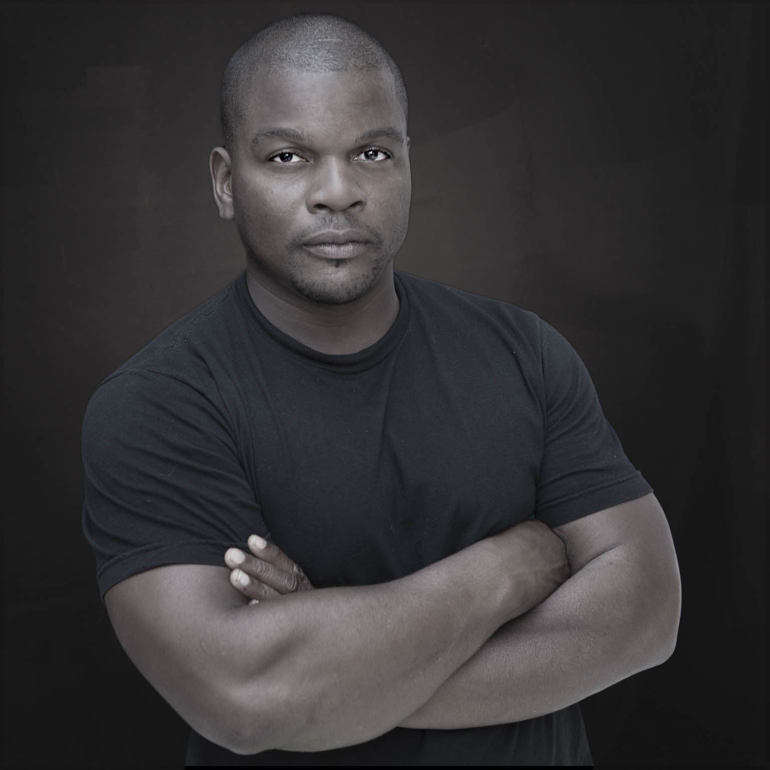 Portrait of Kehinde Wiley by the Dakar based photographer Antoine Tempé. Kehinde Wiley is a painter known for highly naturalistic portraits of black people in heroic poses.
